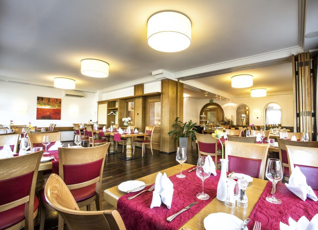 Hotel Krone Ниферн-Эшельбронн Экстерьер фото