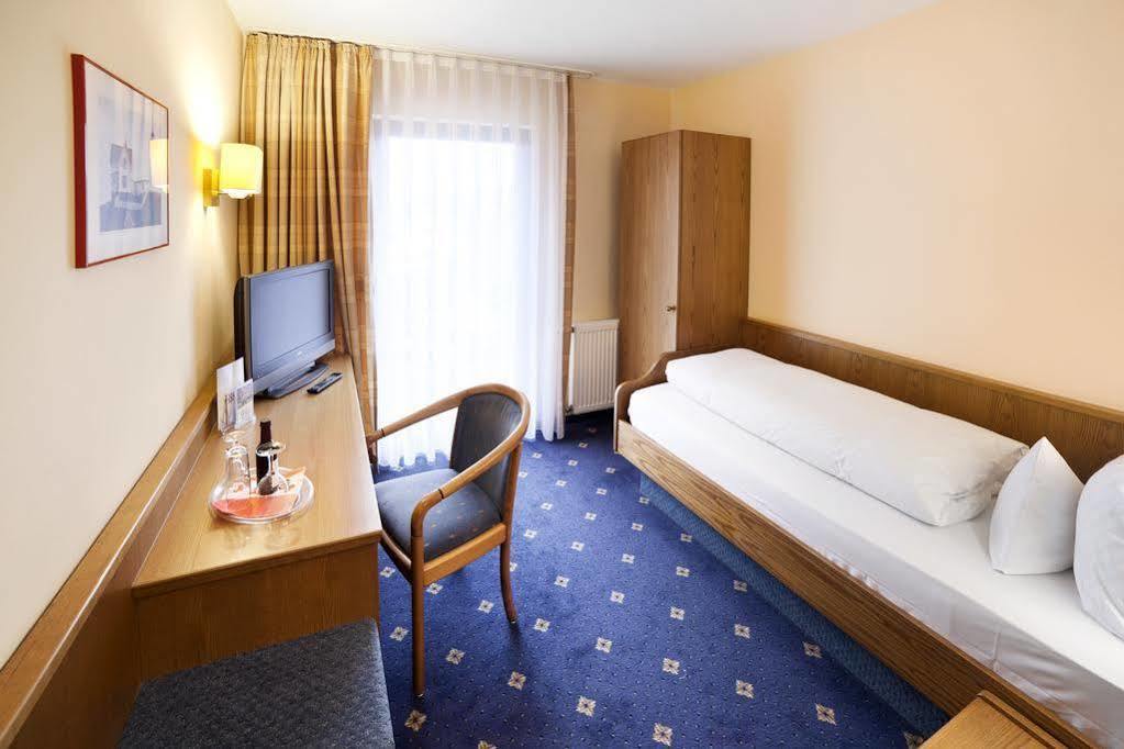Hotel Krone Ниферн-Эшельбронн Экстерьер фото